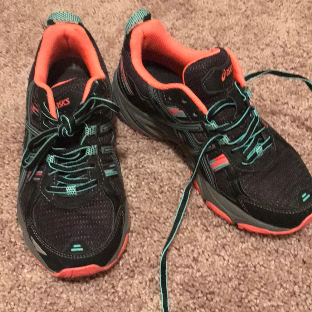 Tennis shoe